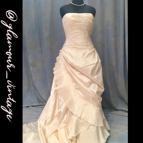 Oscar de la Renta Dresses & Skirts - Oscar de la Renta bridal gown 💎 OFFERS WELCOME!